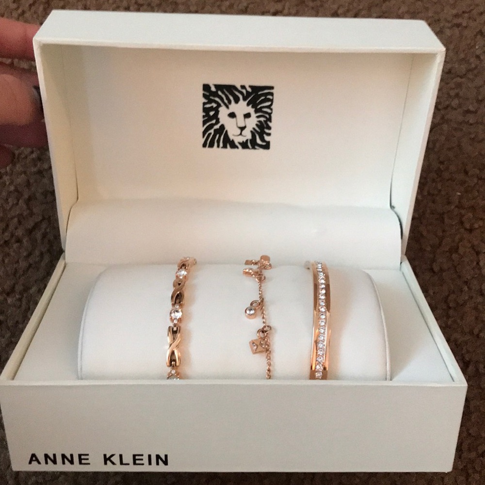 Anne Klein bracelet set